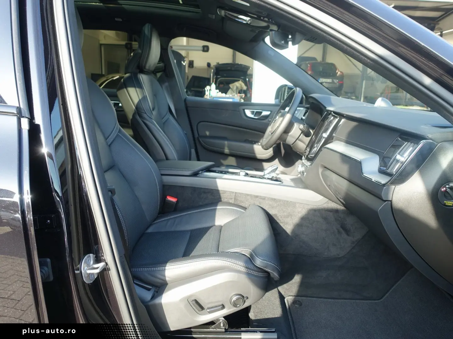 VOLVO XC60 Black Edition Ultra T6 AWD 360  B&W BLIS