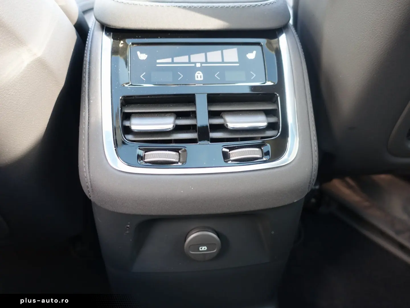 VOLVO XC90 Ultra  T8 AWD Massage Pano B&W FourC AHK