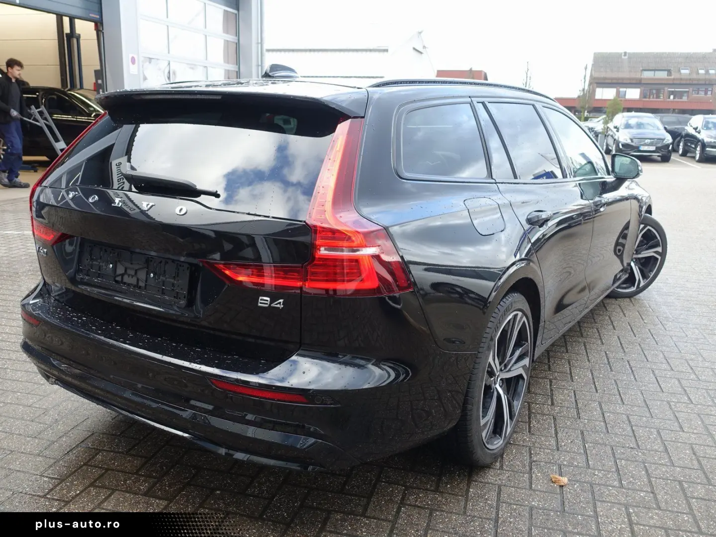 VOLVO V60 Plus B4 Dark Head-Up Pano AHK Memory BLIS