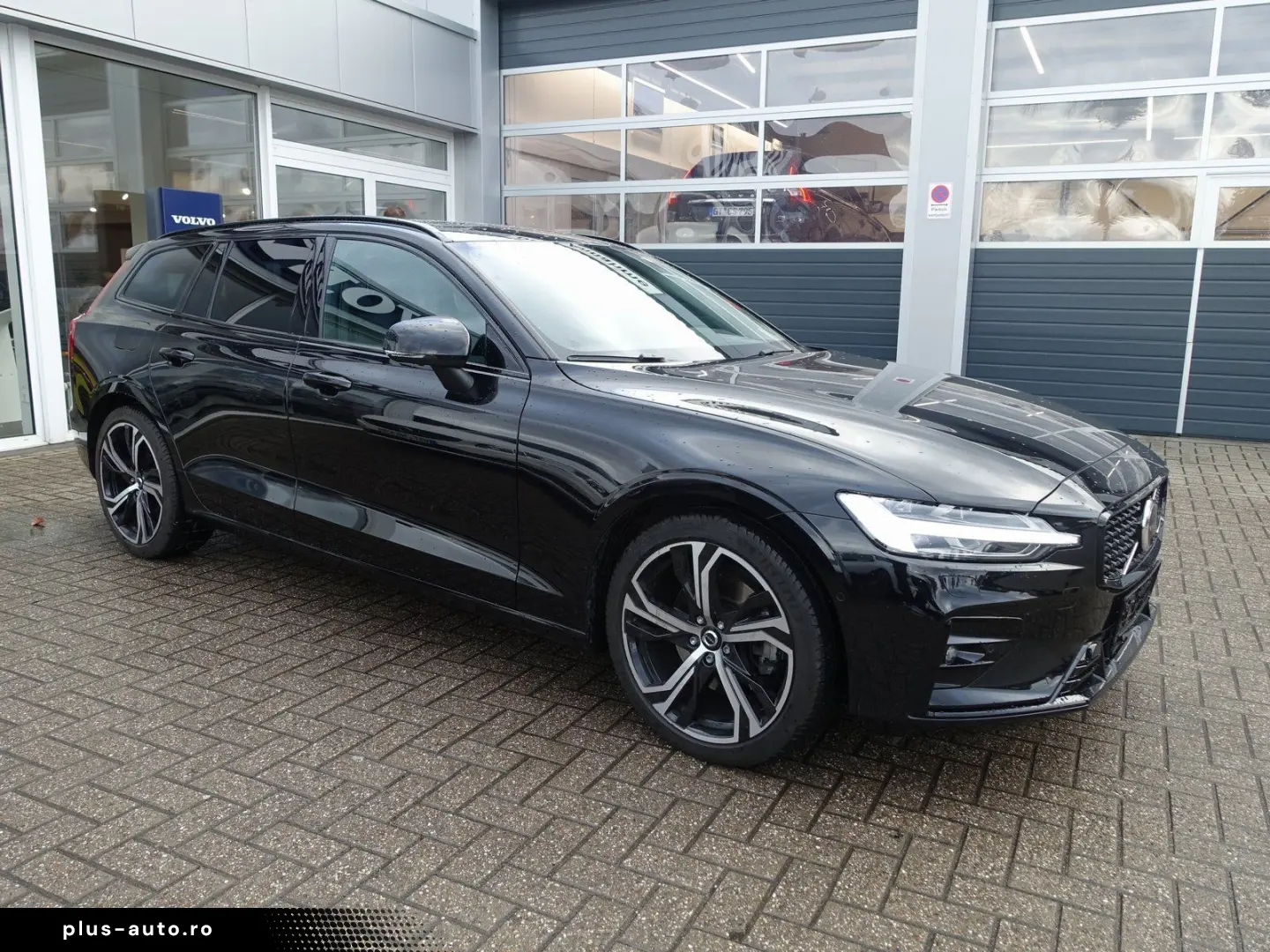 VOLVO V60 Plus B4 Dark Head-Up Pano AHK Memory BLIS