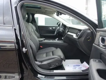 VOLVO V60 Plus B4 Dark Head-Up Pano AHK Memory BLIS