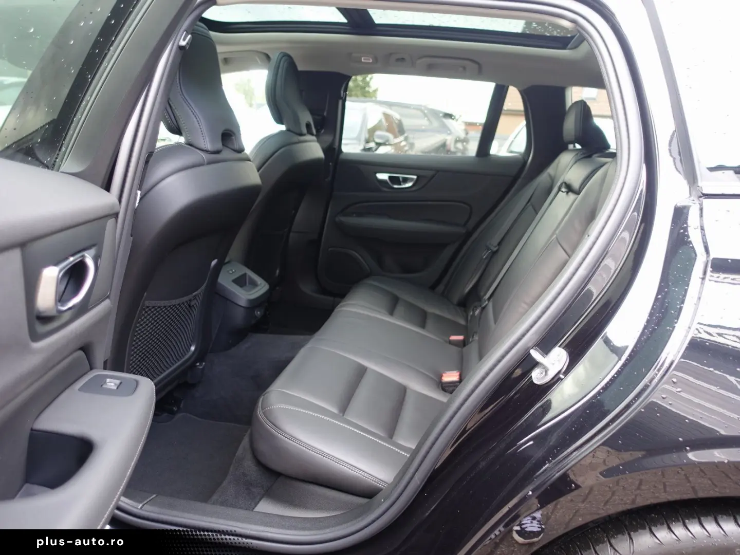 VOLVO V60 Plus B4 Dark Head-Up Pano AHK Memory BLIS