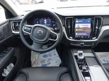 VOLVO V60 Plus B4 Dark Head-Up Pano AHK Memory BLIS