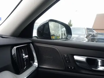 VOLVO V60 Plus B4 Dark Head-Up Pano AHK Memory BLIS