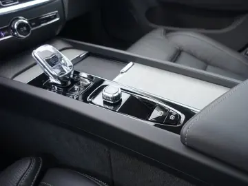 VOLVO V60 Plus B4 Dark Head-Up Pano AHK Memory BLIS