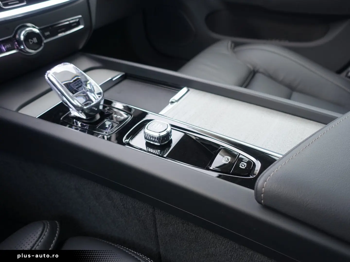 VOLVO V60 Plus B4 Dark Head-Up Pano AHK Memory BLIS