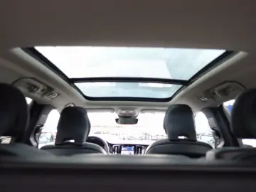 VOLVO V60 Plus B4 Dark Head-Up Pano AHK Memory BLIS