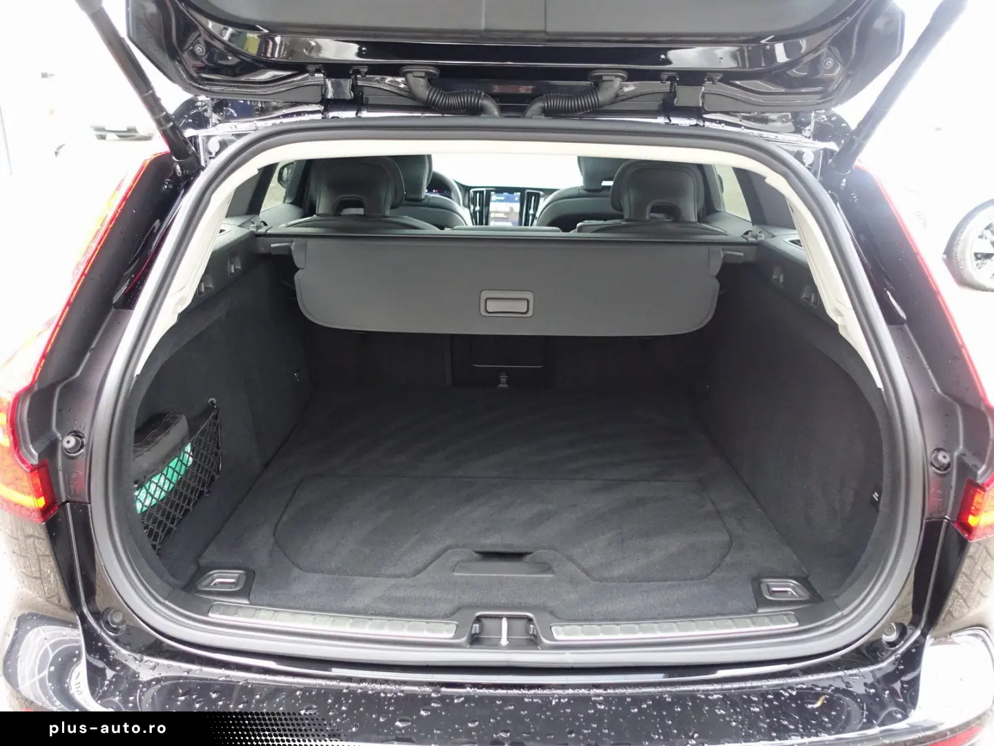 VOLVO V60 Plus B4 Dark Head-Up Pano AHK Memory BLIS