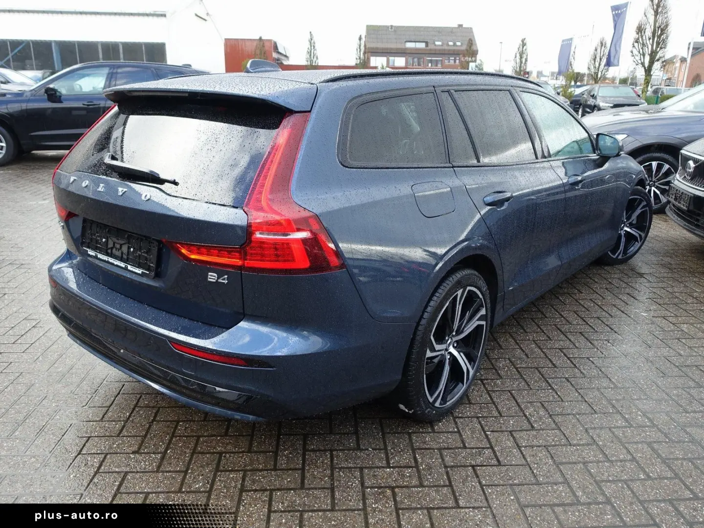 VOLVO V60 B4 Ultra Dark B&W Massage AHK 360  HeadUP