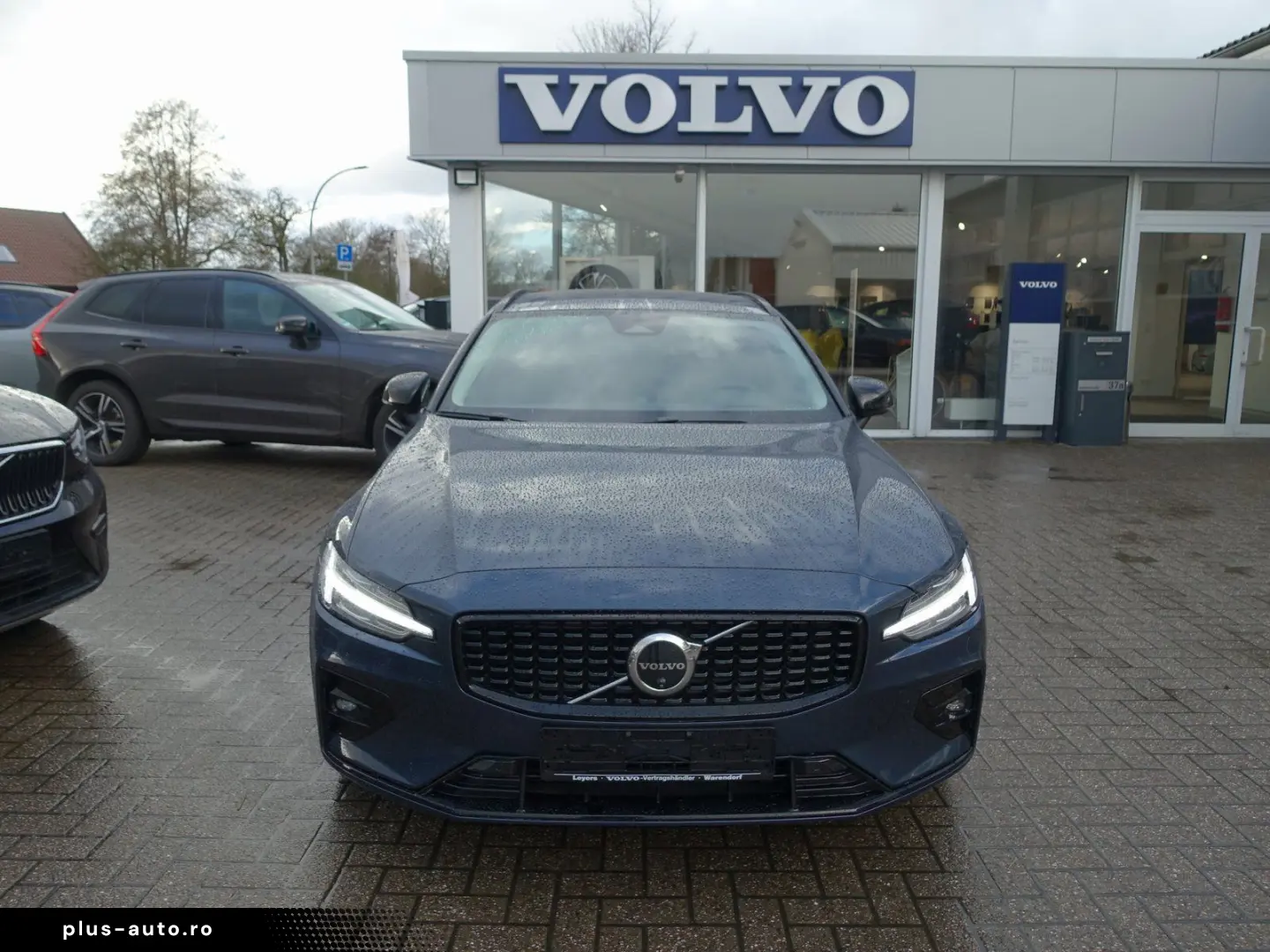 VOLVO V60 B4 Ultra Dark B&W Massage AHK 360  HeadUP