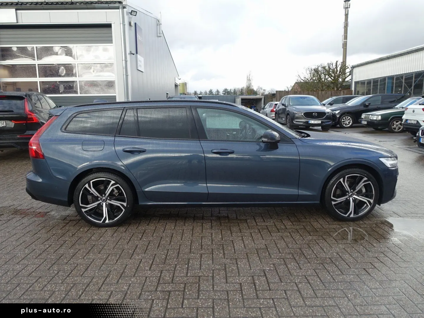 VOLVO V60 B4 Ultra Dark B&W Massage AHK 360  HeadUP