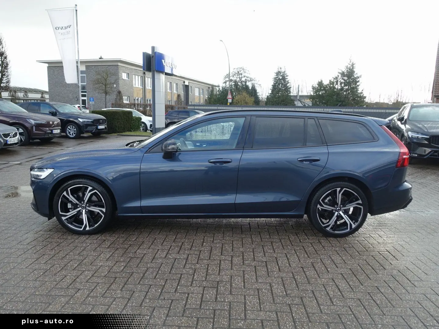 VOLVO V60 B4 Ultra Dark B&W Massage AHK 360  HeadUP