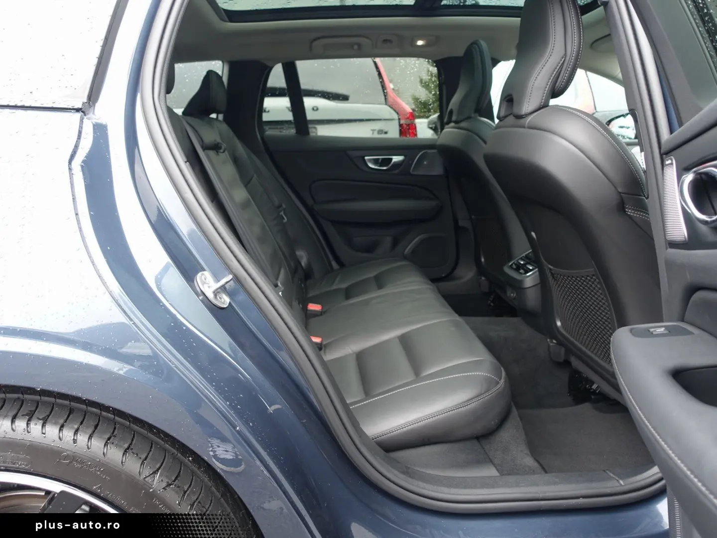 VOLVO V60 B4 Ultra Dark B&W Massage AHK 360  HeadUP