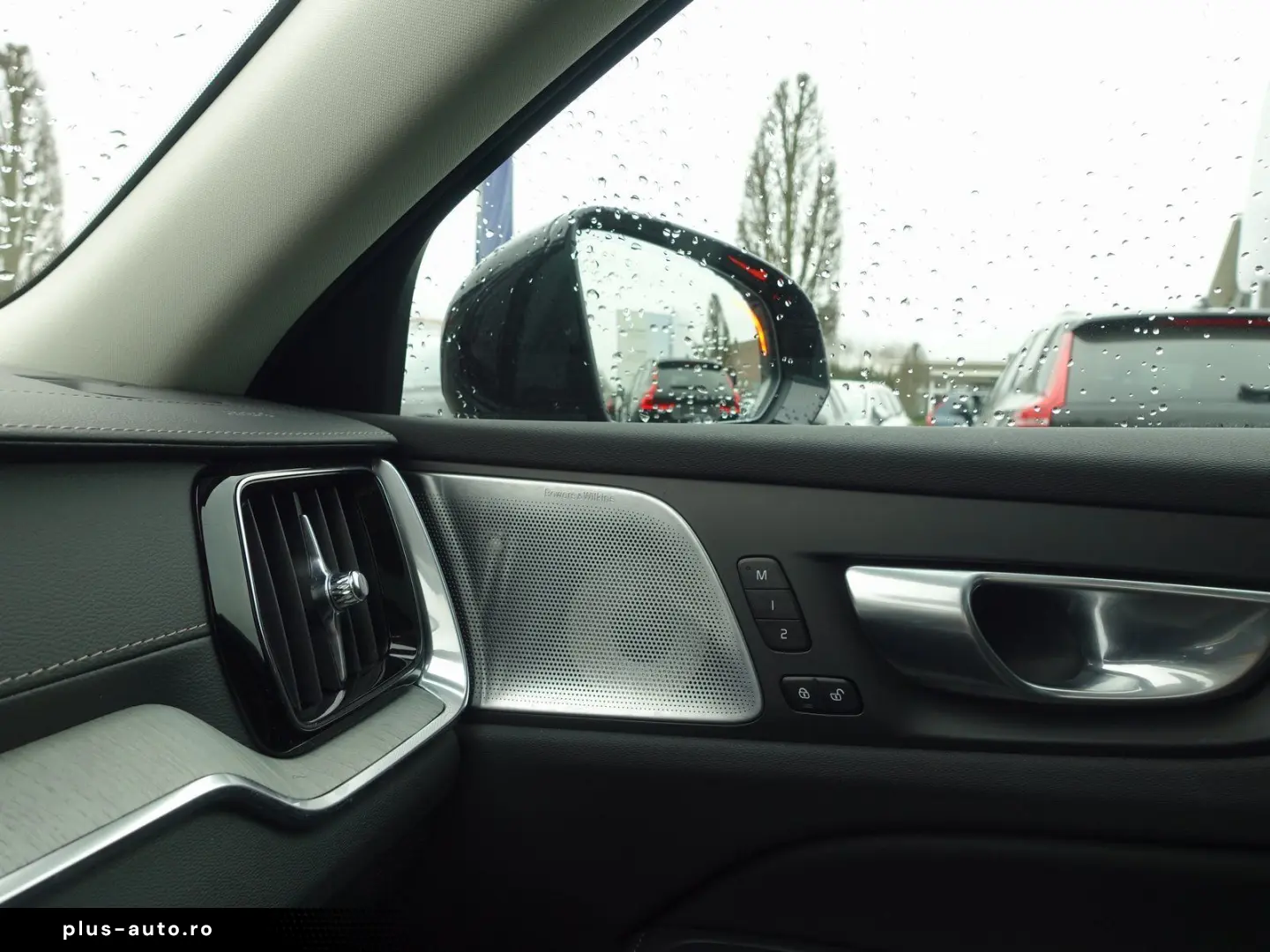 VOLVO V60 B4 Ultra Dark B&W Massage AHK 360  HeadUP