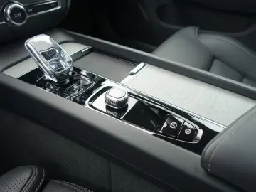 VOLVO V60 B4 Ultra Dark B&W Massage AHK 360  HeadUP