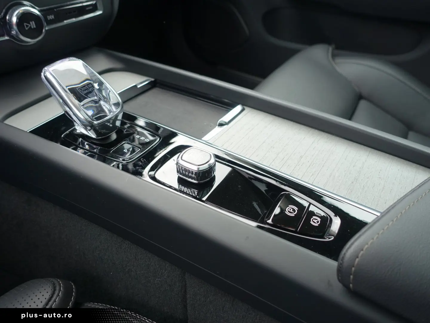 VOLVO V60 B4 Ultra Dark B&W Massage AHK 360  HeadUP