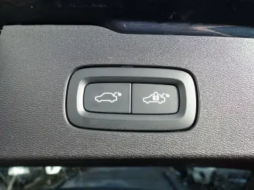 VOLVO V60 B4 Ultra Dark B&W Massage AHK 360  HeadUP