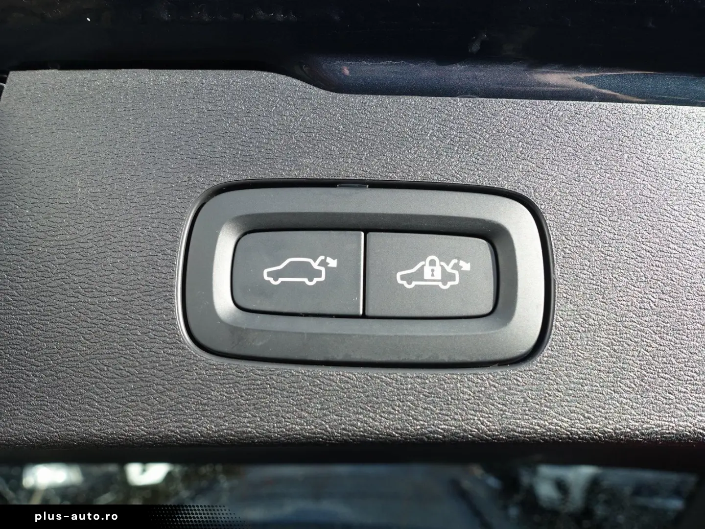 VOLVO V60 B4 Ultra Dark B&W Massage AHK 360  HeadUP