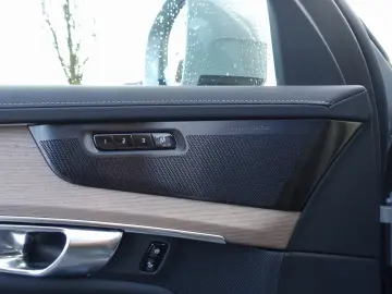 VOLVO XC90 Plus Bright T8 AWD Plug-in hybrid PANO HUD