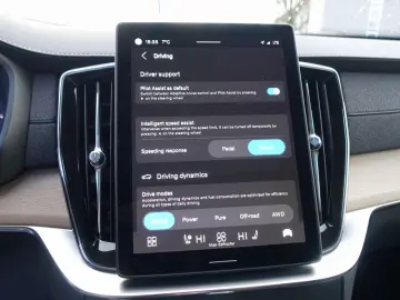 VOLVO XC90 Plus Bright T8 AWD Plug-in hybrid PANO HUD