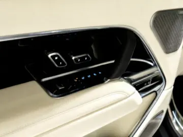 Land Rover Range Rover P550e PHEV Autobiography L460