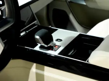 Land Rover Range Rover P550e PHEV Autobiography L460