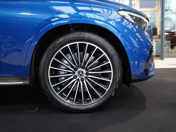 MERCEDES-BENZ GLC 220 d 4M AMG Line Vielspeiche Panorama AHK