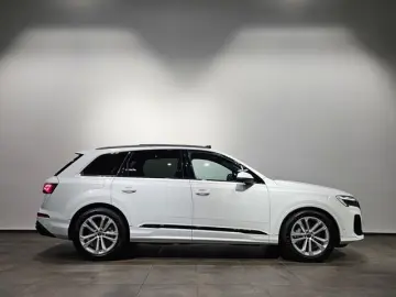 AUDI Q7 50 TDI S Line Black 7Sitz Pano Matrix Facelif