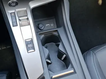 PEUGEOT 408 PHEV 180 Allure e-AT LED Navi Kamera 360 SHZ