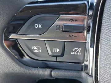 PEUGEOT 408 PHEV 180 Allure e-AT LED Navi Kamera 360 SHZ