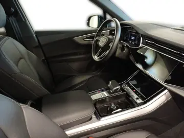 AUDI Q7 quattro S line  7 SITZE AHK HUD PANO MATRIX B