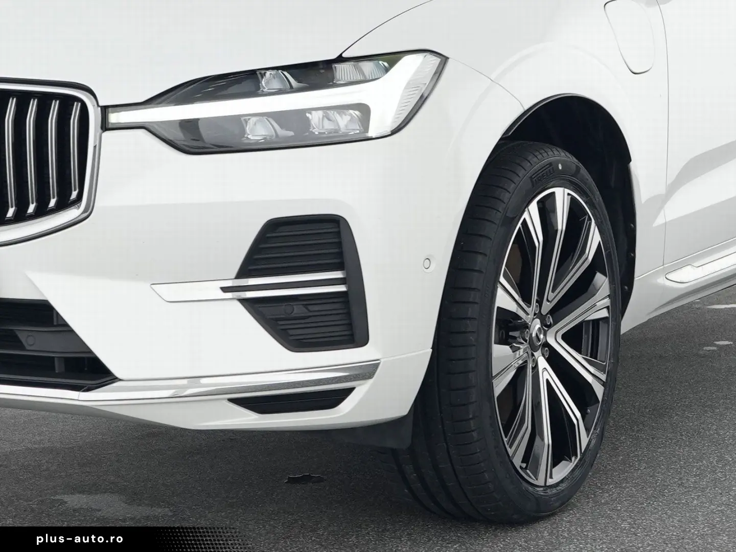 VOLVO XC60 T8 Recharge AWD Plus Bright 21  H&K 360