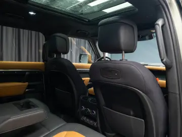 Land Rover Defender 110 3.0 P400 MHEV X-Dynamic HSE