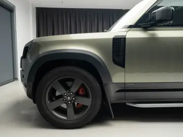 Land Rover Defender 110 3.0 P400 MHEV X-Dynamic HSE