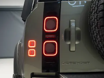 Land Rover Defender 110 3.0 P400 MHEV X-Dynamic HSE