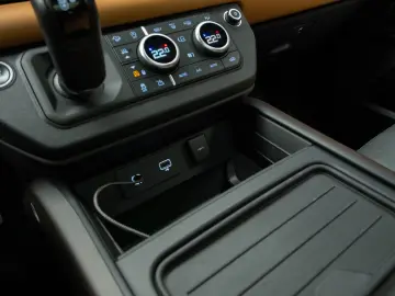 Land Rover Defender 110 3.0 P400 MHEV X-Dynamic HSE