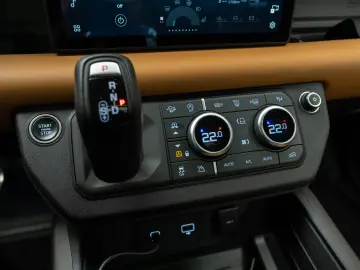 Land Rover Defender 110 3.0 P400 MHEV X-Dynamic HSE