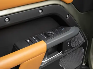 Land Rover Defender 110 3.0 P400 MHEV X-Dynamic HSE