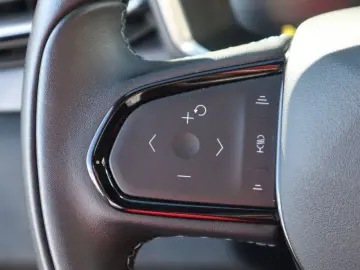 LYNC AND CO 01 1.5 TD PHEV Aut. LED ACC 360  Pano