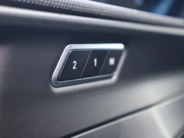 LYNC AND CO 01 1.5 TD PHEV Aut. LED ACC 360  Pano