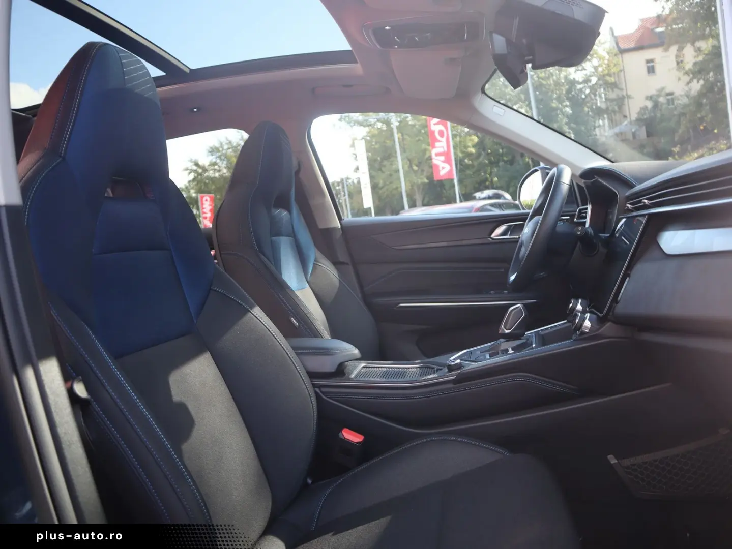 LYNC AND CO 01 1.5 TD PHEV Aut. LED ACC 360  Pano