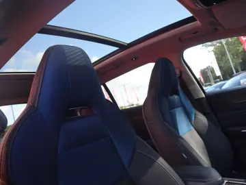 LYNC AND CO 01 1.5 TD PHEV Aut. LED ACC 360  Pano