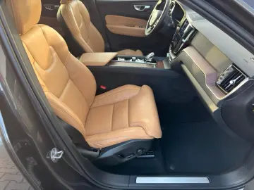 VOLVO XC60 B4d Plus Dark AWD