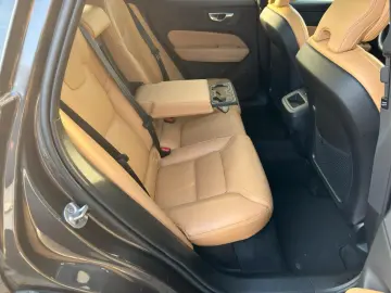 VOLVO XC60 B4d Plus Dark AWD