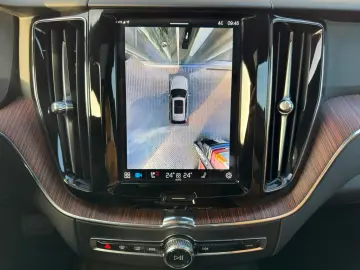 VOLVO XC60 B4d Plus Dark AWD