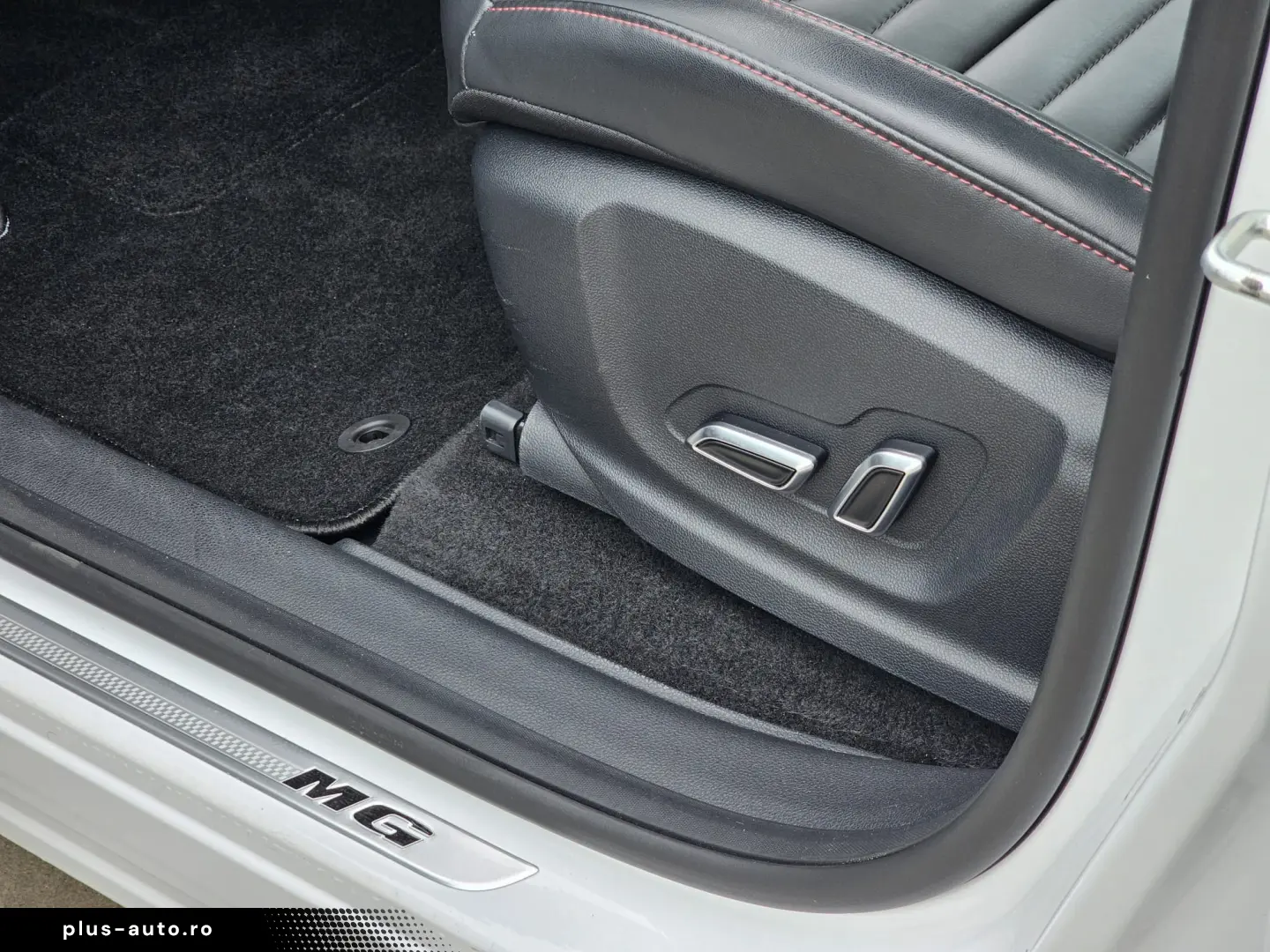 MG EHS PHEV Luxury 360 Pano Leder Navi ACC  8fach