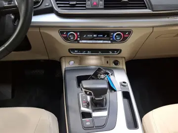 AUDI Q5 TFSI e advanced 50 e quattro 220(299) kW(PS)