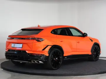 LAMBORGHINI Urus Sport