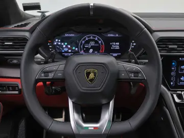 LAMBORGHINI Urus Sport