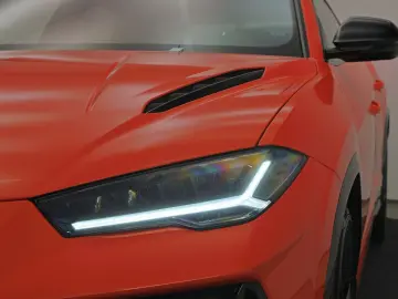 LAMBORGHINI Urus Sport